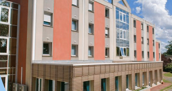 EHPAD  « FONTAINE MEDICIS  » 30 KM DE PARIS. 6 %